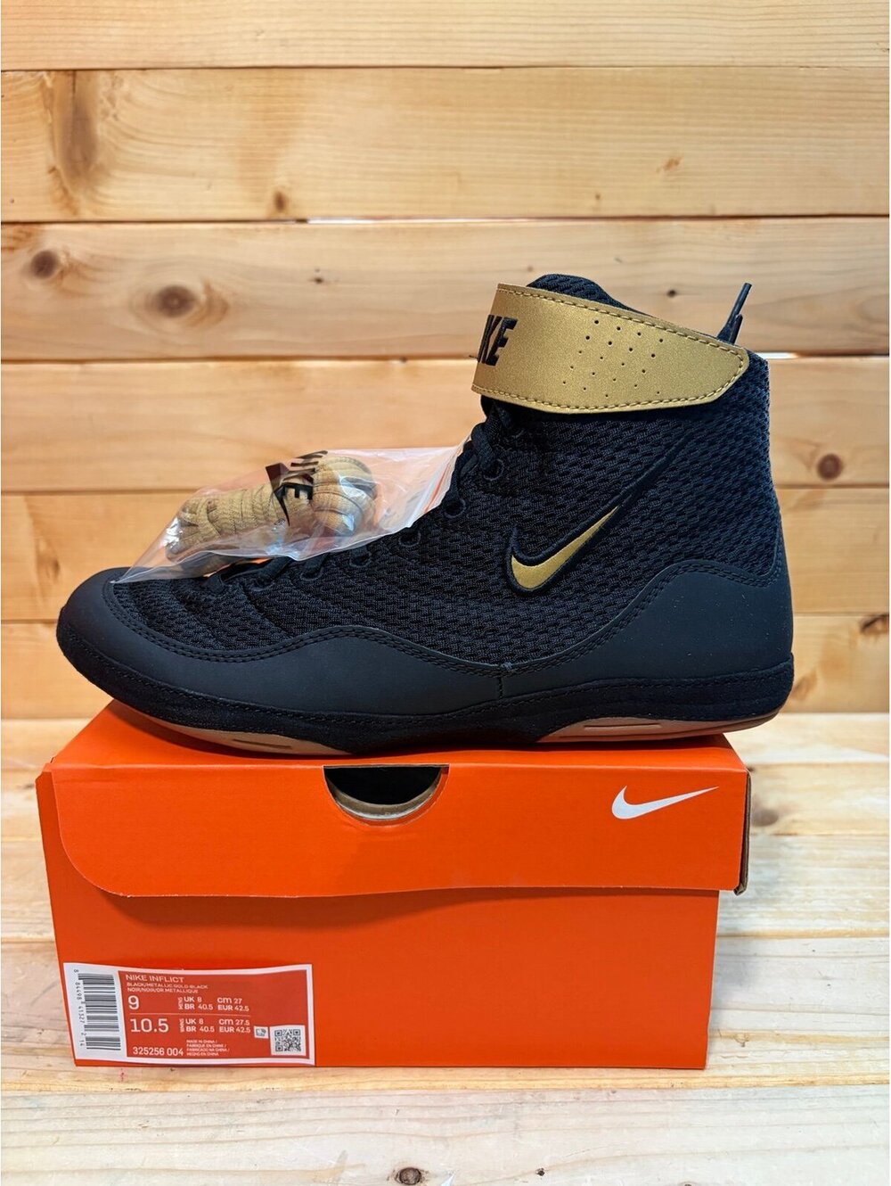 Brand new Discontinued Nike Inflict 3 wrestling shoes - 325256-004 Men 9 W 10.5